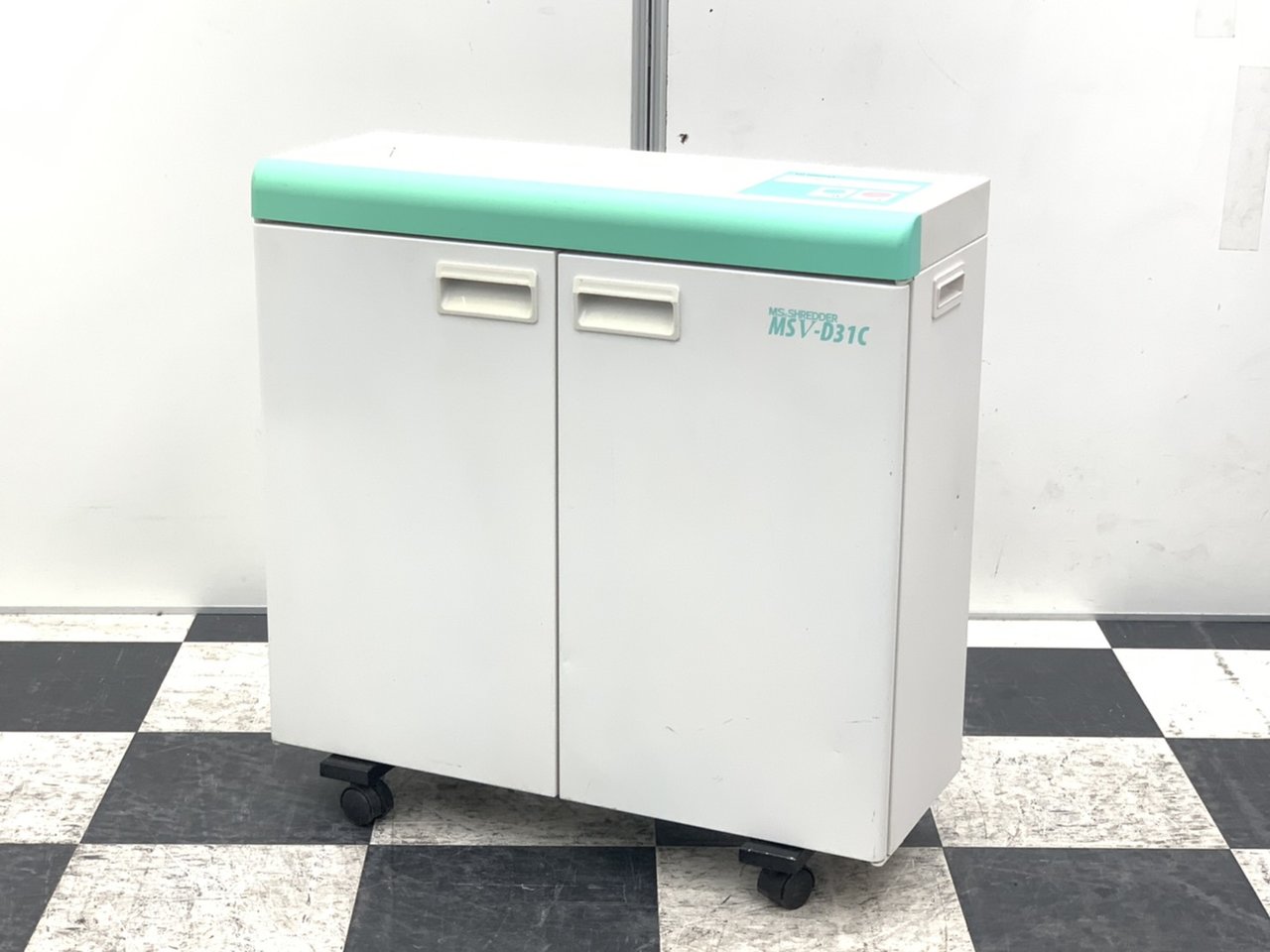 【薄型のデスクサイドタイプ】現行品！明光商会製／MSV-D31C■コンパクトなのにサクサクカット可能！　
                        MSVシリーズ 
                                    中古
            