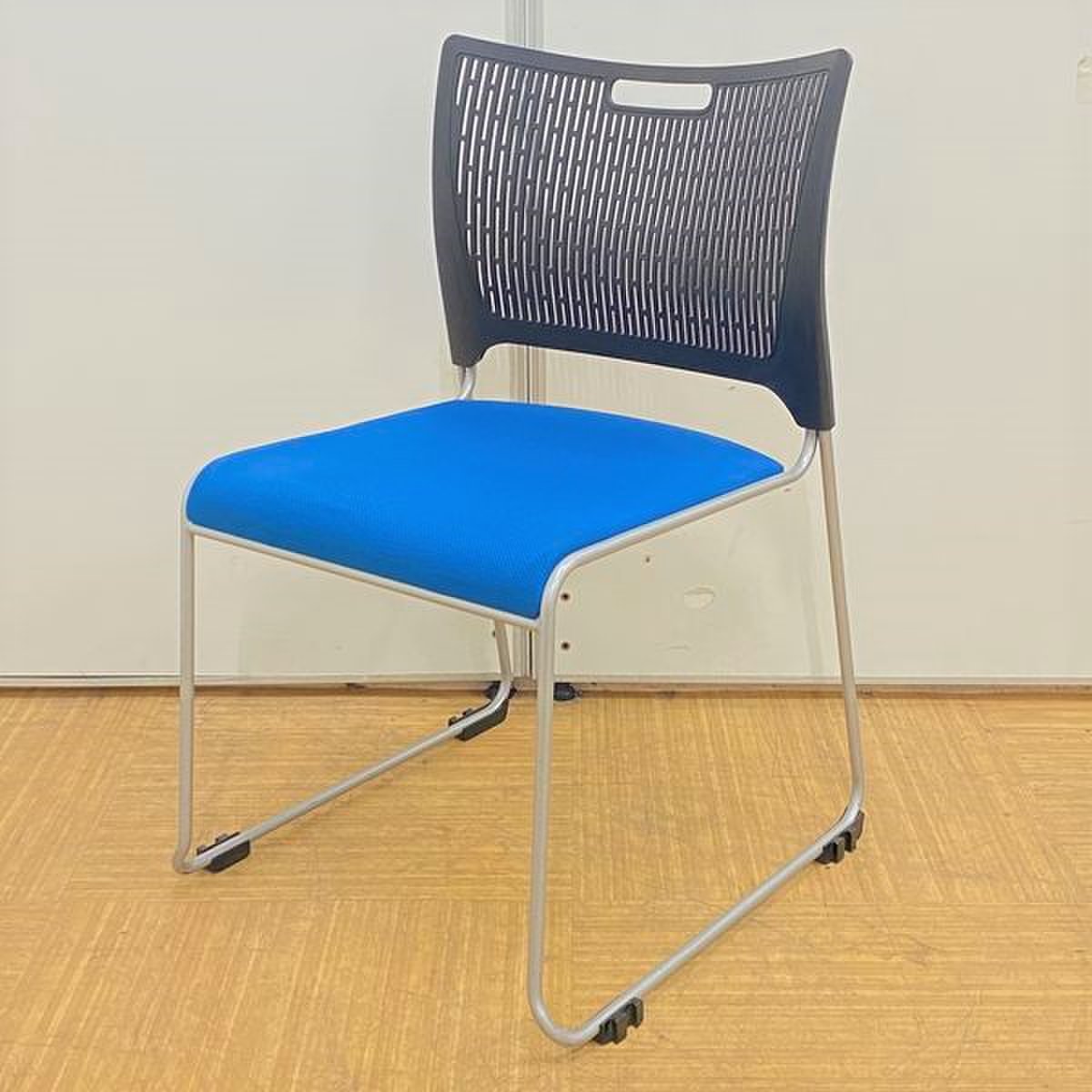 スタイリッシュなデザインでカッコいいオフィスづくりへ！【オカムラ/レーテ】
                        レーテ 
                                    中古
            