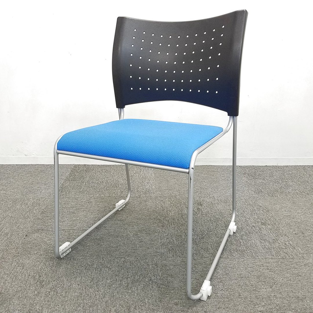 【ロット商品】お手頃価格のスタッキングチェアが大量入荷いたしました☆中古 オフィス 家具 テレワーク レイアウト
                        NSC-15 チェア 
                                    中古
            