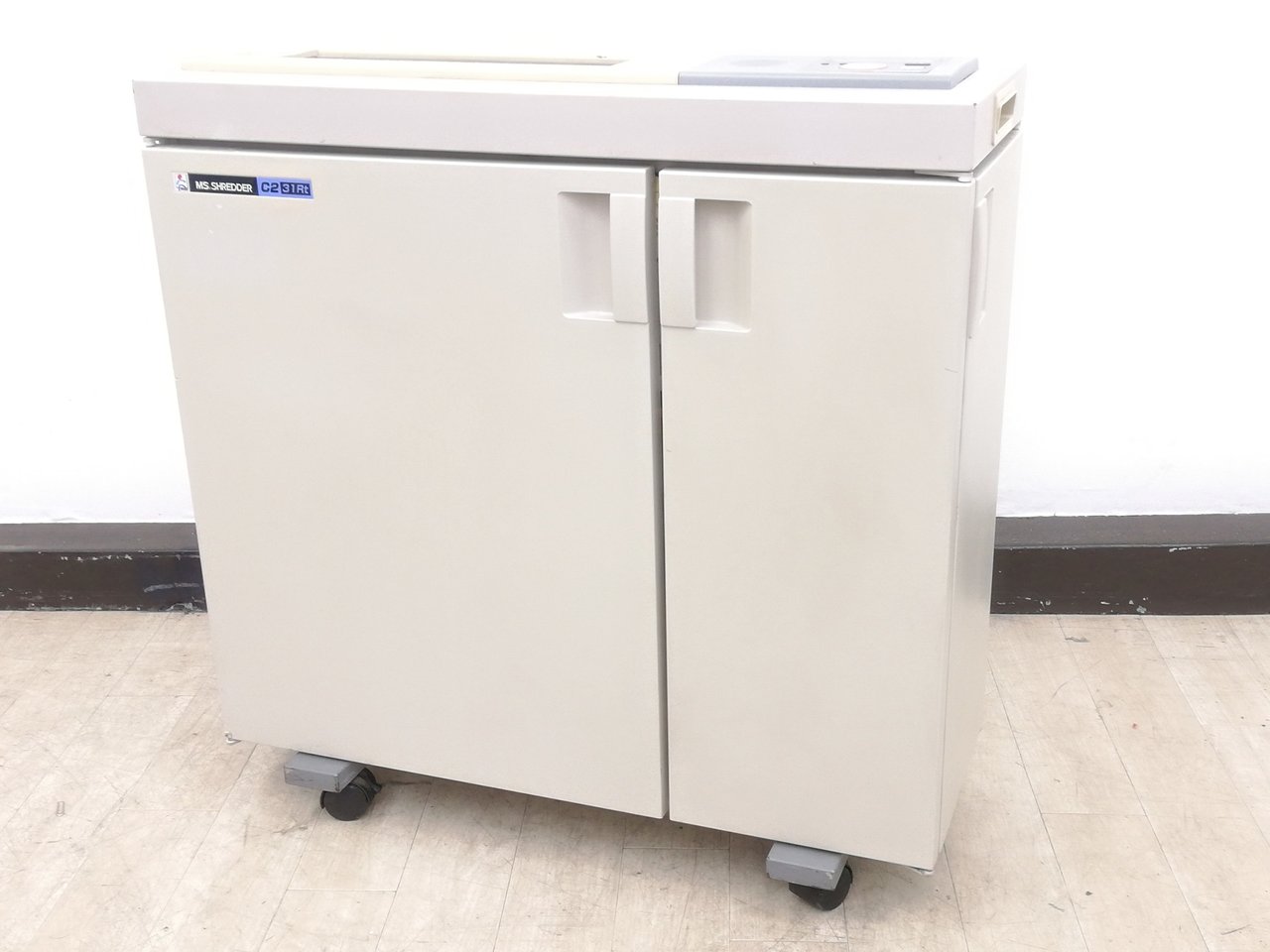 【年式古め】まだまだ頑張れます！業務用シュレッダー◆コンパクトサイズ※オートストップ機能なし
                        その他シリーズ
                                    中古
            