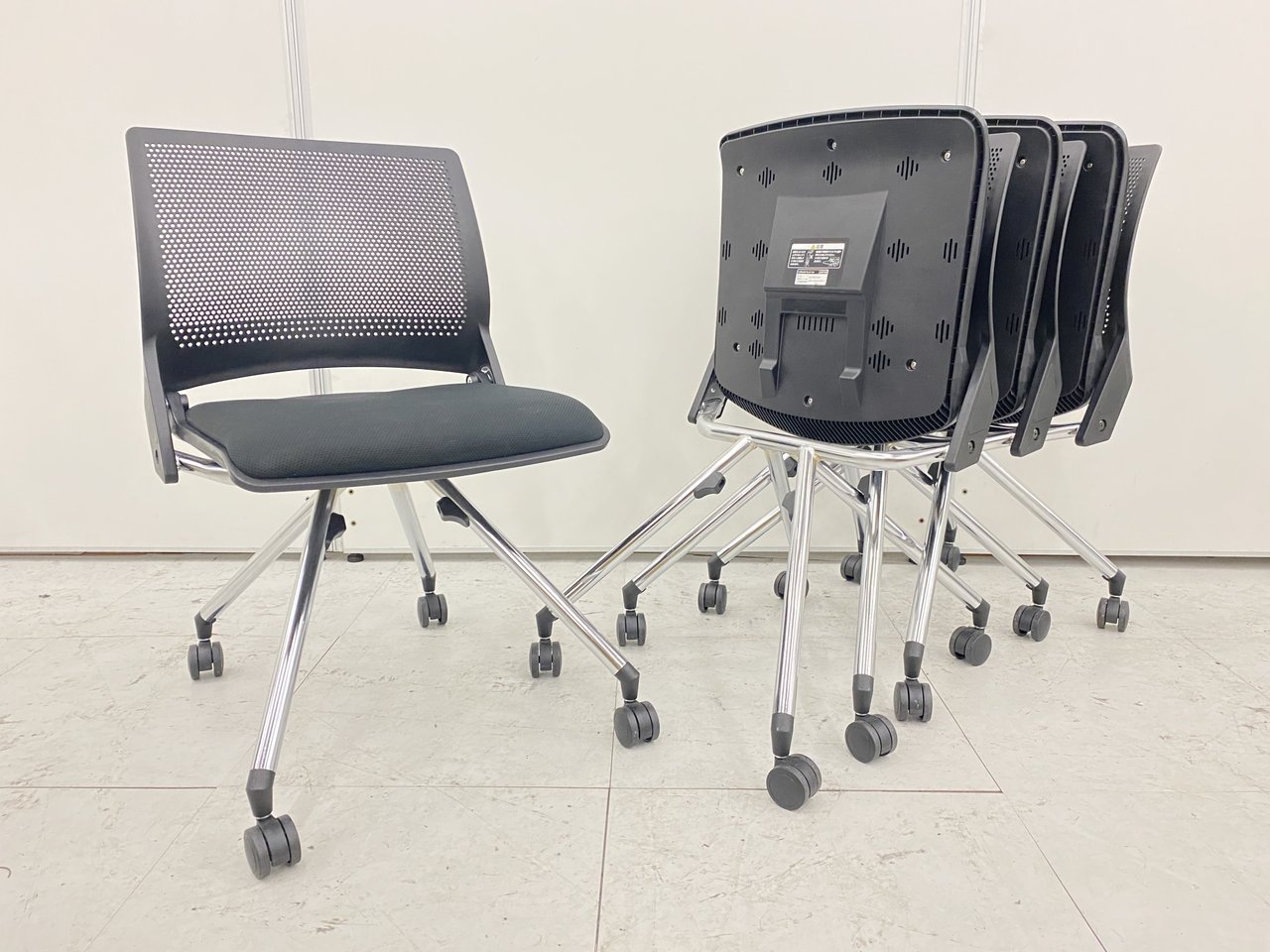 【美品】【4脚セット】【まとめ買いでお得に！】人気シリーズがロットでお買い得に！
                        クリール 
                                    中古
            