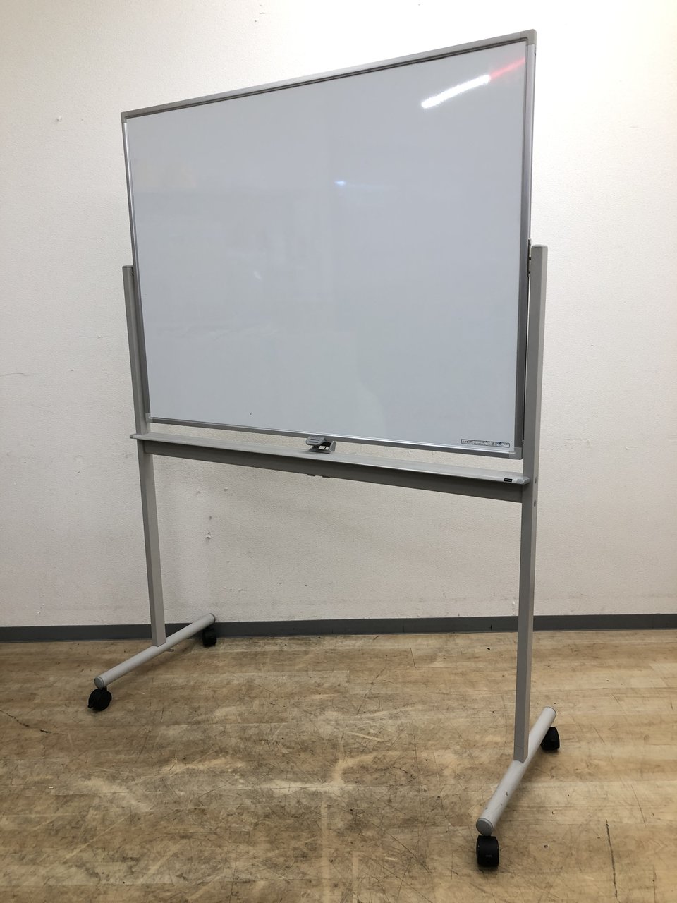 【2台入荷】トップメーカー製ホワイトボードはやはり品質が違う！！高品質・高耐久！！
                        その他シリーズ
                                    中古
            