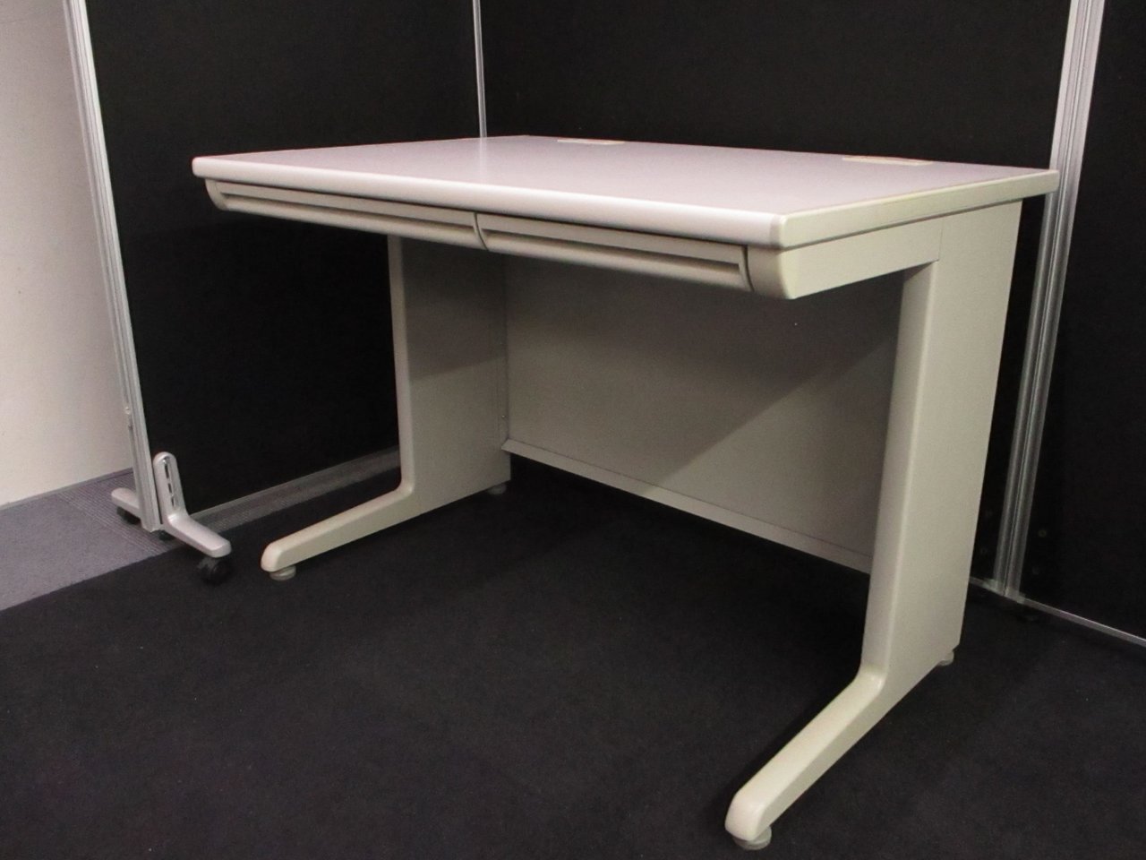 【KS】コンパクト(1000㎜)なサイズのデスクがロットで入荷！■オカムラ■SD-Vシリーズ■ライトグレー
                        SD-Vデスクシステム 
                                    中古
            