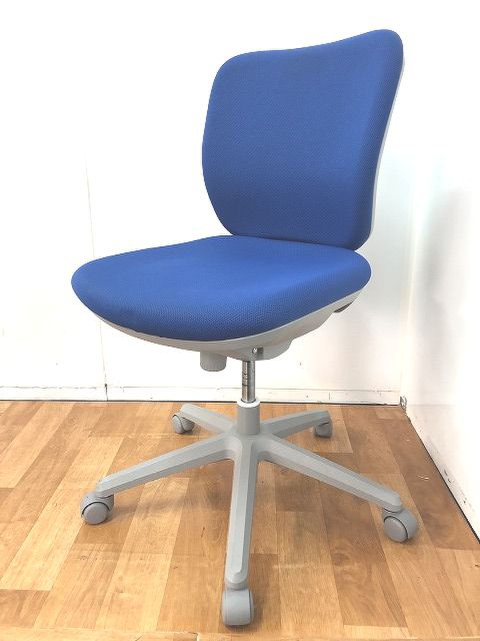 【オフィスに馴染むシンプルOAチェアの入荷です！！】
                        セレーナ 
                                    中古
            