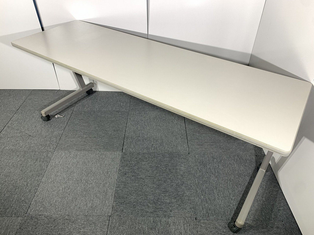 コクヨ製　サイドスタックテーブル入荷！【関西倉庫在庫】
                        KT
                                    中古
            