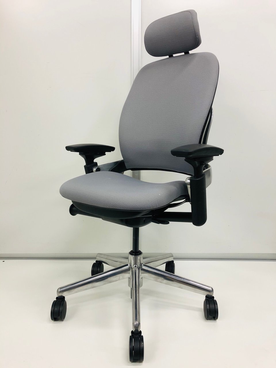 【中古】 Steelcase/スチールケース 肘付ハイバックチェア 302203