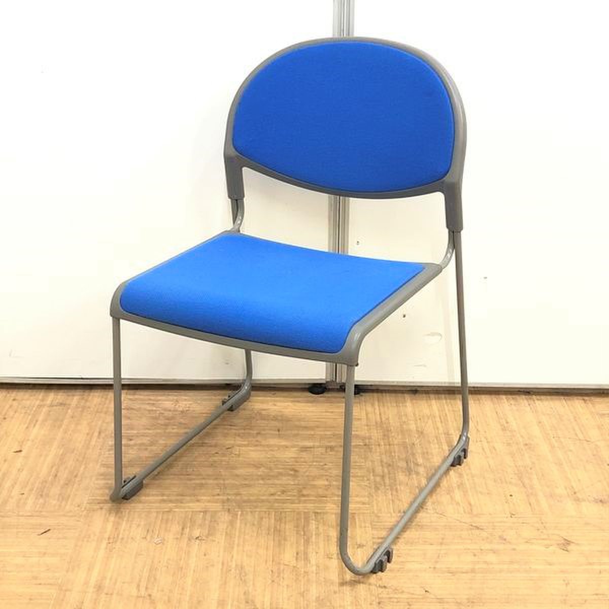 【6脚入荷】ミニマルフォルムで、快活なミーティングシーンを
                        MP-170シリーズ 
                                    中古
            