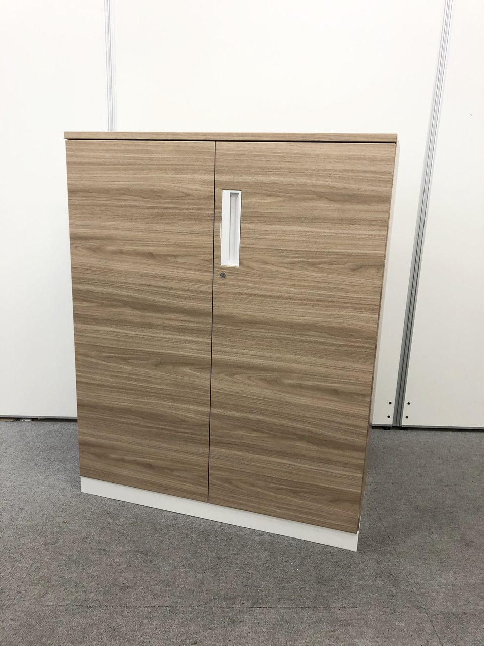 シート剥がれ/小さな凹み有のためお安く！【シート張り】棚板が2枚ありA4サイズが3段分収納可能です。
                        エディア 
                                    中古
            