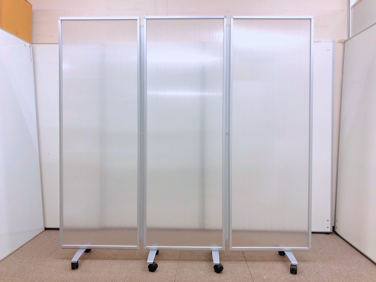 【幅1800mm×高さ1800mm】三つ折りパーテーション入荷致しました！【半透明キャスター付きタイプ】【現物有り】
                        その他シリーズ
                                    新品
            