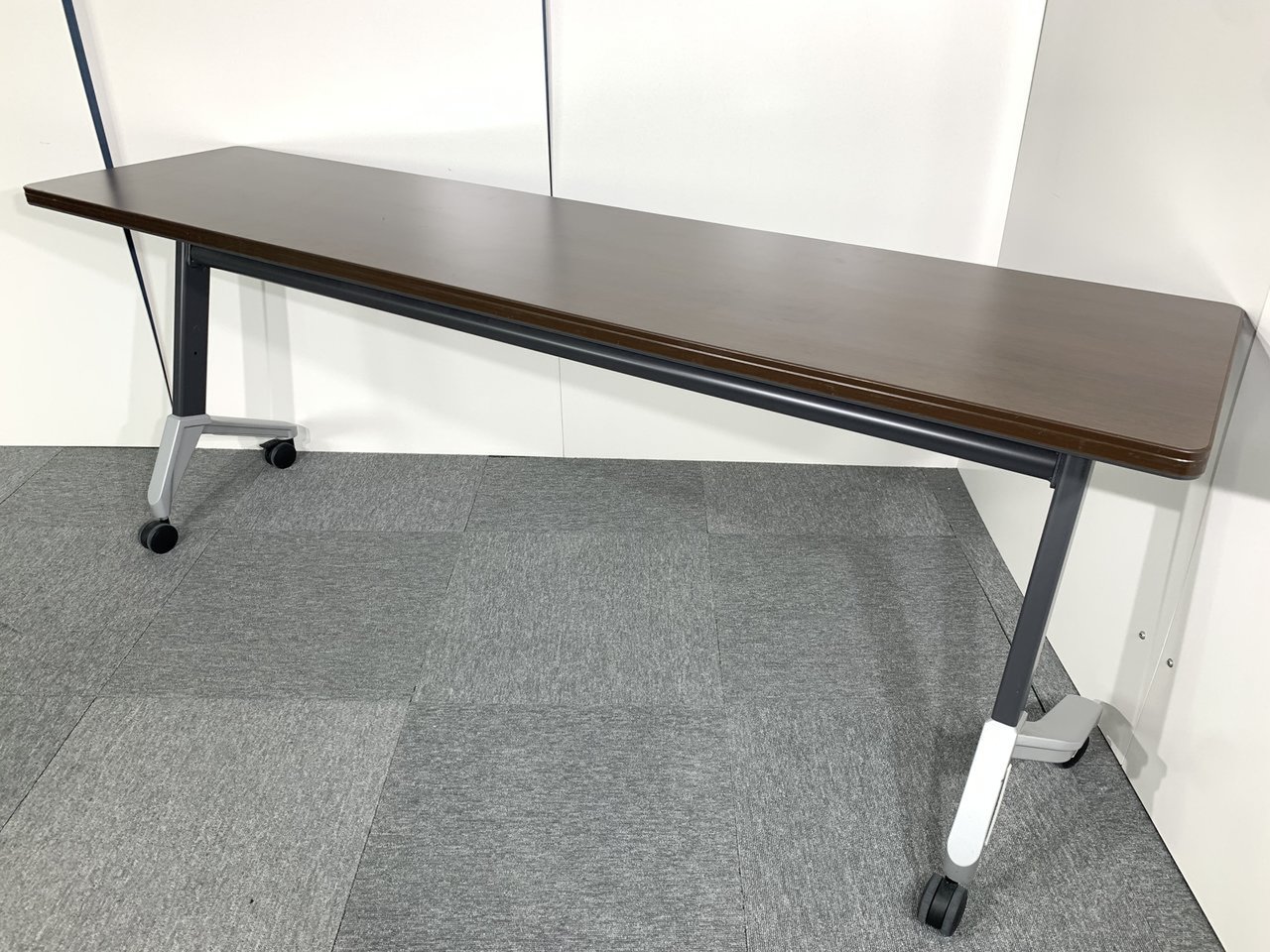 【14台入荷】高級感あるバーチ色|サイドスタックテーブル【関西倉庫在庫】
                        KT-620シリーズ 
                                    中古
            