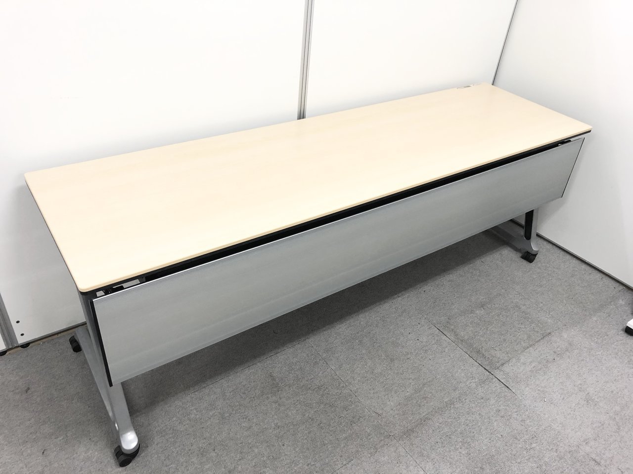 【3人が余裕をもって座れます】オカムラ製/省スペース応援テーブル！【今がお得！】
                        インターアクトPRO 
                                    中古
            