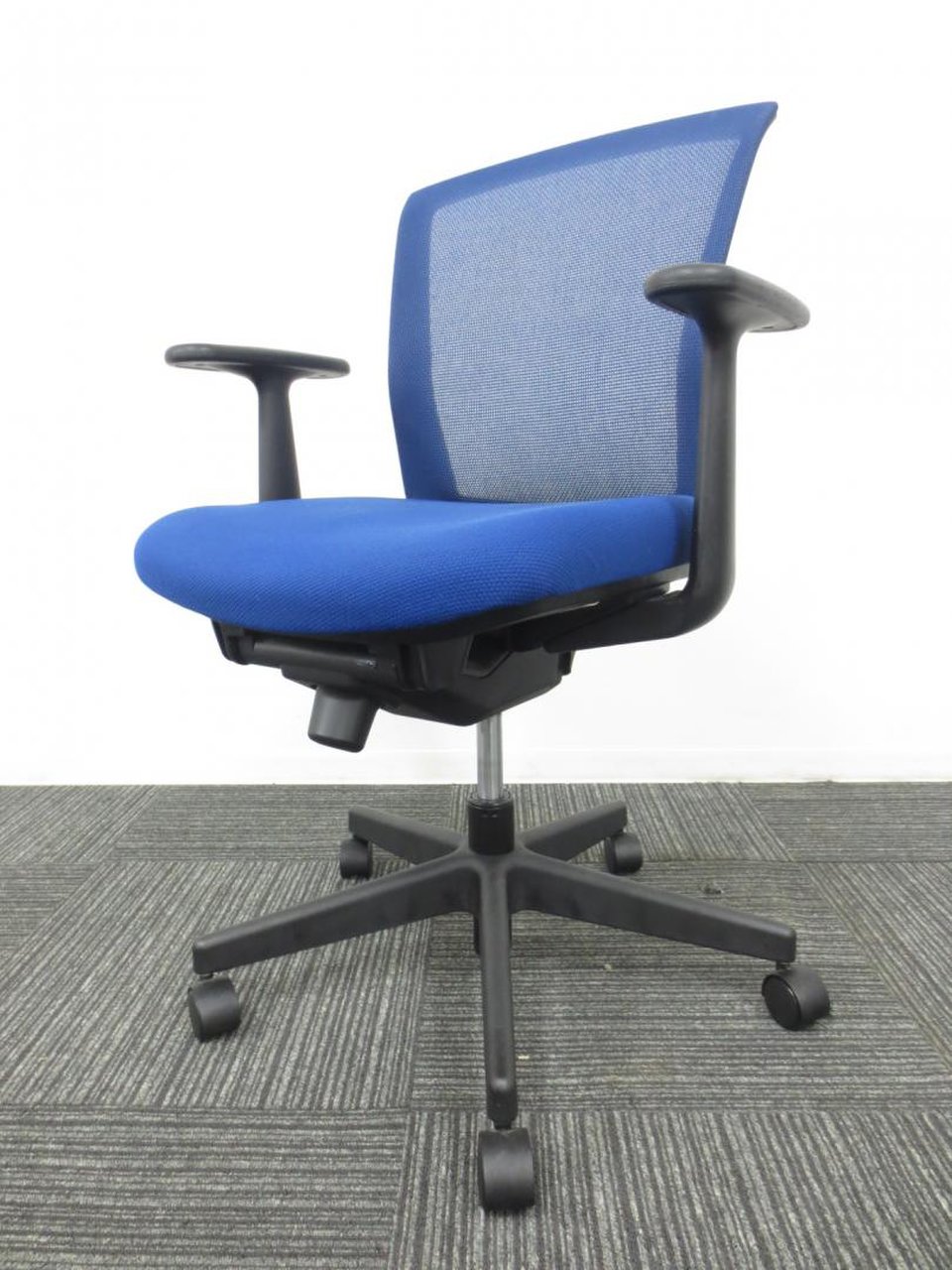 ローコストメッシュチェアならコレ！
肘付きなのにお手頃価格！
コクヨ/バリシア/ブルー/メッシュ/肘付き【RP】
                        バリシア 
                                    中古
            