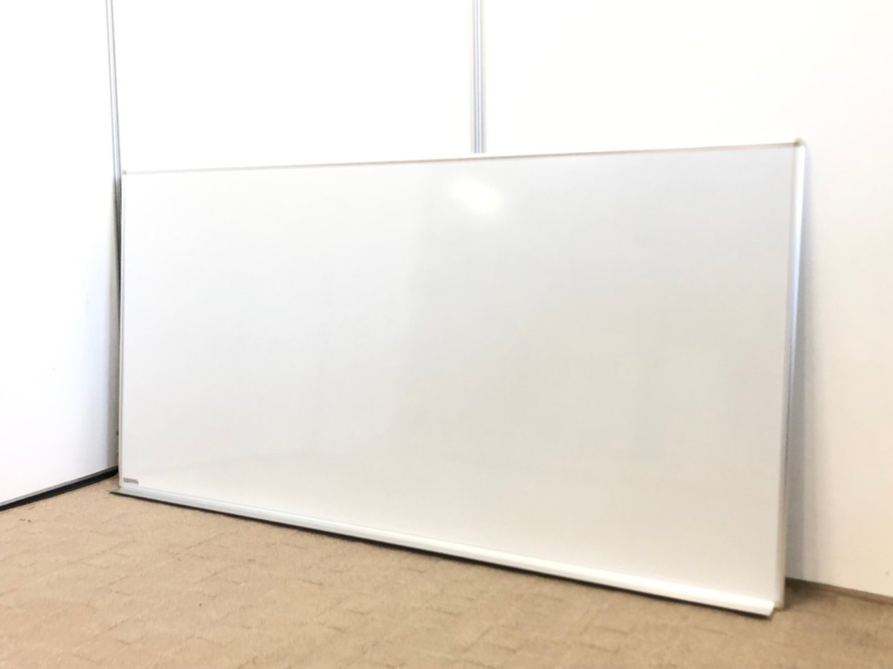 【オカムラ製】超美品ホワイトボード！抜群の耐久性！
                        その他シリーズ
                                    中古
            