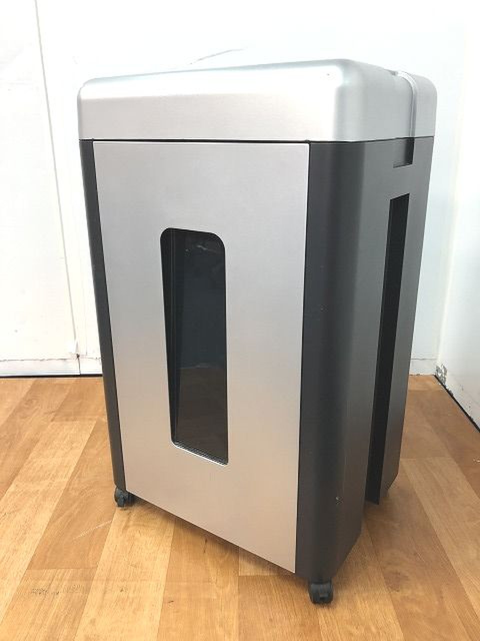 【コンパクトサイズでも最大裁断枚数14枚のシュレッダーの入荷です！！】
                        その他シリーズ
                                    中古
            