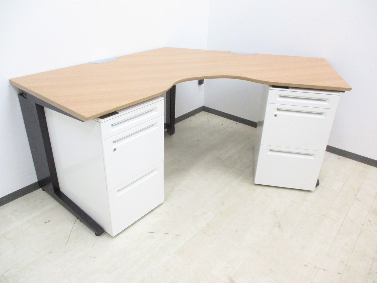 【ブーメランデスクとワゴンのセット】設置方法様々！レイアウトにお困りでしたらお声がけください！
                        プロステージ 
                                    中古
            