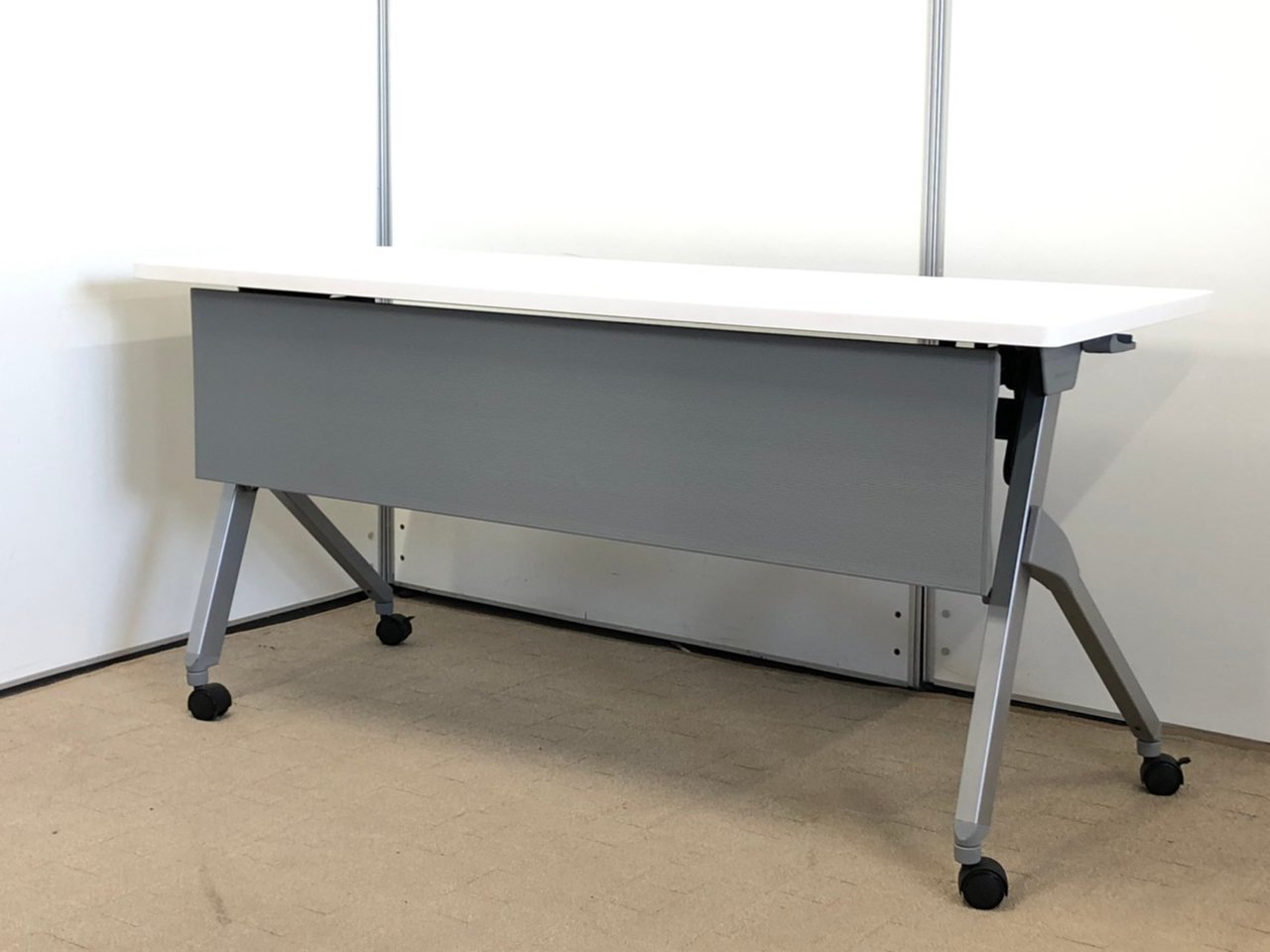 【幅1500】会議室・セミナールームの定番キャスター付テーブル
                        その他シリーズ
                                    中古
            