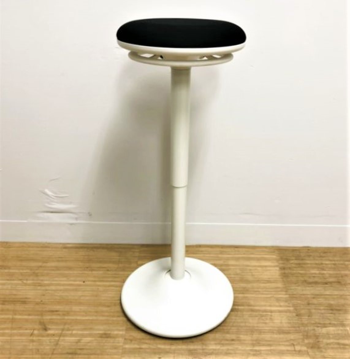 新しい働き方　オカムラ　ピルエット　スイング脚タイプ
                        Pirouettoシリーズ 
                                    中古
            