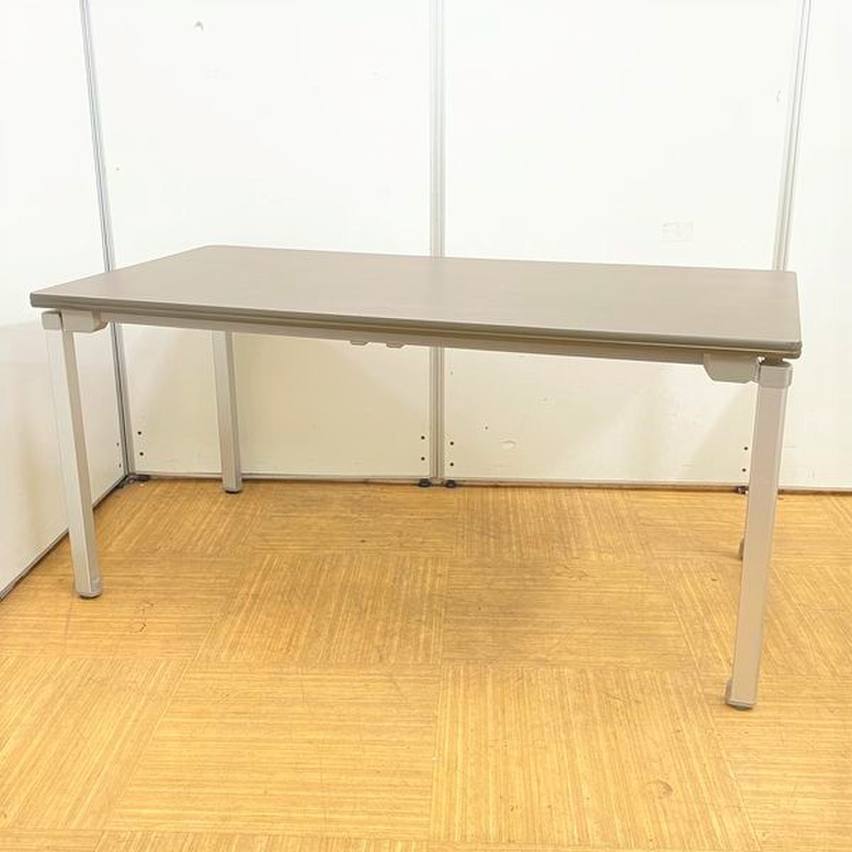 【希少】【中々入荷しないサイズの折りたたみテーブル】【コクヨ製】
                        MT-150シリーズ 
                                    中古
            