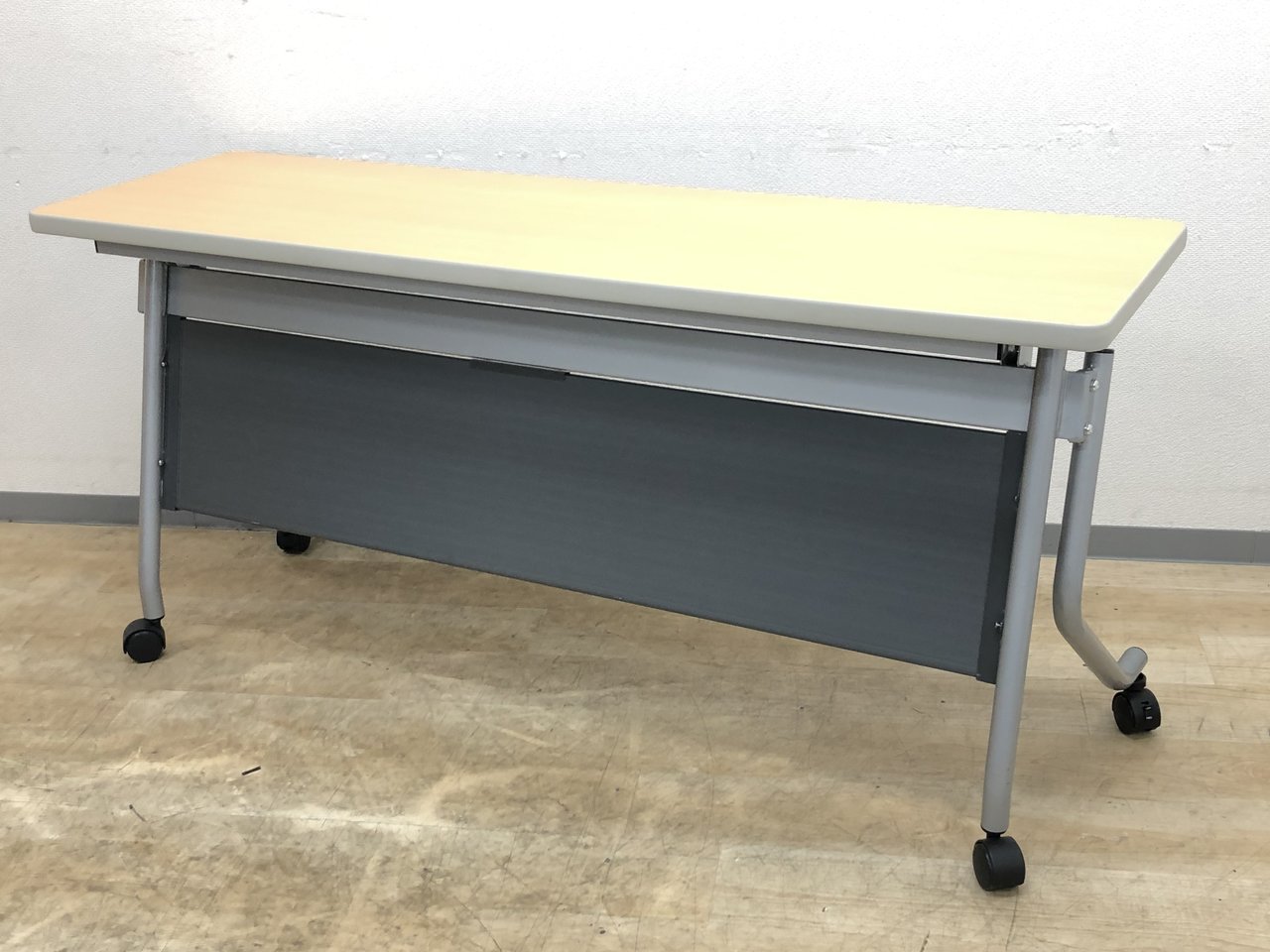 【セミナー等にオススメ!】エグゼクティブな空間にもフィットするカラーリングです!!【平行スタック】【中古】【オフィス家具】【東京】【大阪】【愛知】【岐阜】
                        その他シリーズ
                                    中古
            