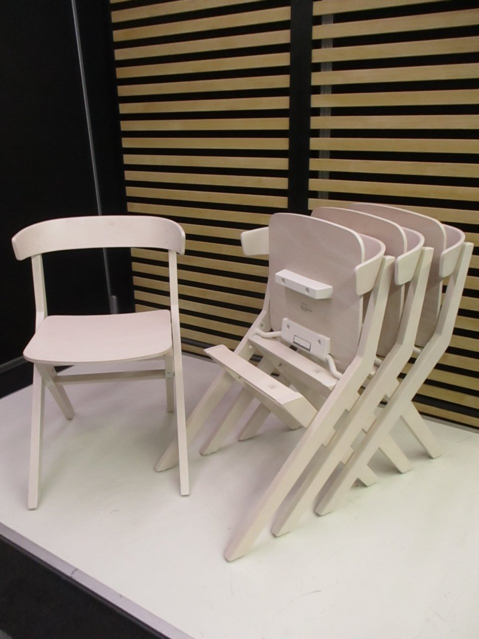 【KS】【4脚セット！】コクヨ監修のデザイナーズチェア！新品だと1脚6万するチェアです■ウッドサイド■グレインドホワイト
                        その他シリーズ
                                    中古
            