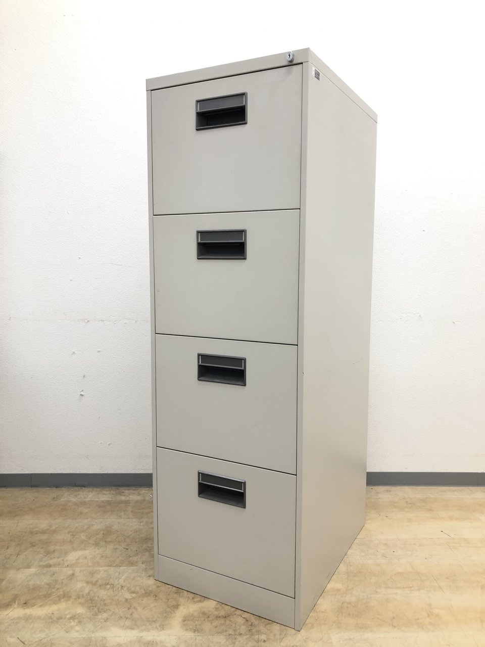 ファイルを見やすく収納。ハンガーフレーム付きです!!!【B4サイズ引き出しタイプ】【中古】【オフィス家具】【東京】【大阪】【愛知】【岐阜】
                        その他シリーズ
                                    中古
            