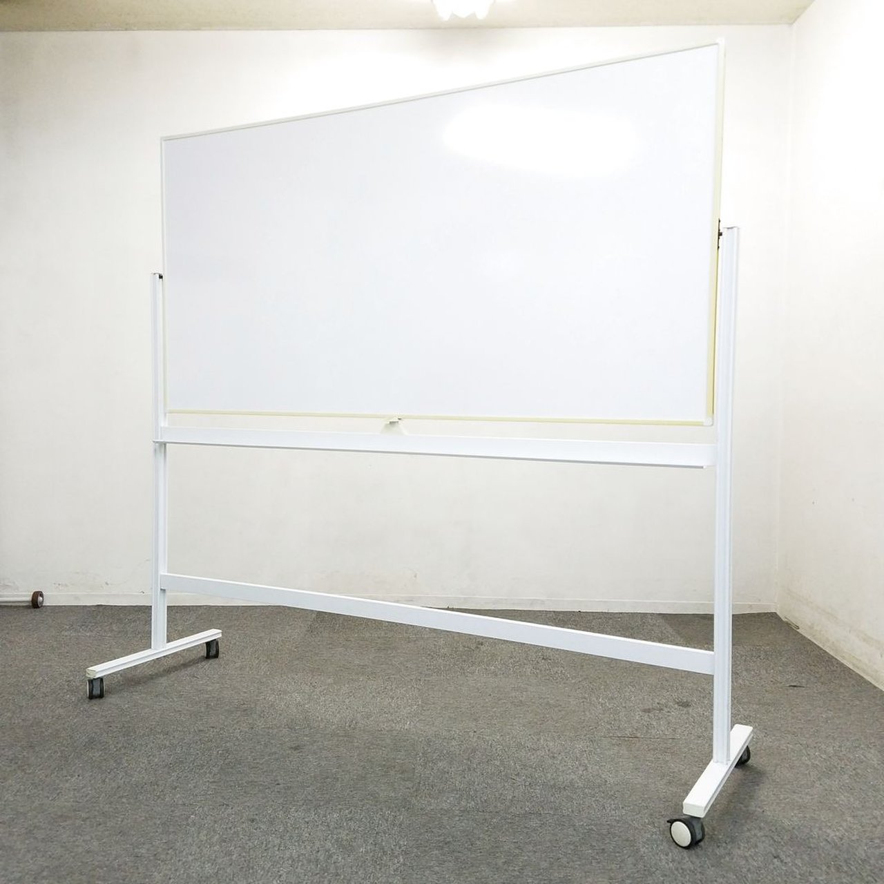 【1台入荷】両面無地タイプ自立式ホワイトボード入荷いたしました！中古　ホワイトボード　黒板
                        その他シリーズ
                                    中古
            