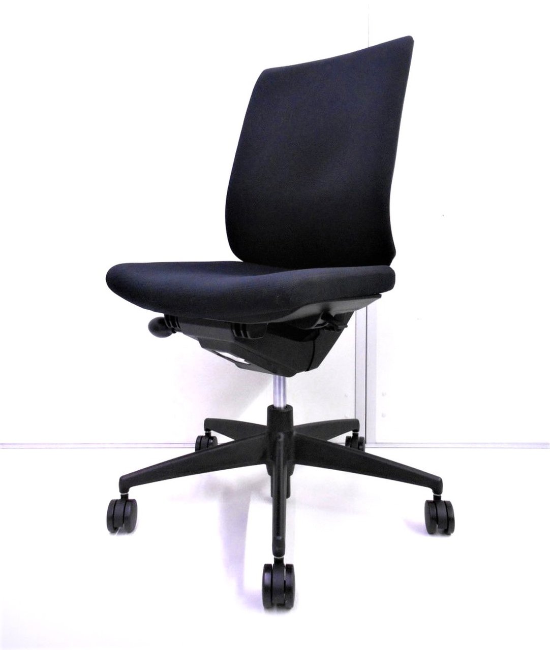 【¥14,500→¥3,980！】コクヨ／KOKUYO◆ウィザード／ブラック／肘無し／ハイバック【β12】※穴はありますが、機能は問題なし！
                        ウィザード 
                                    中古
            