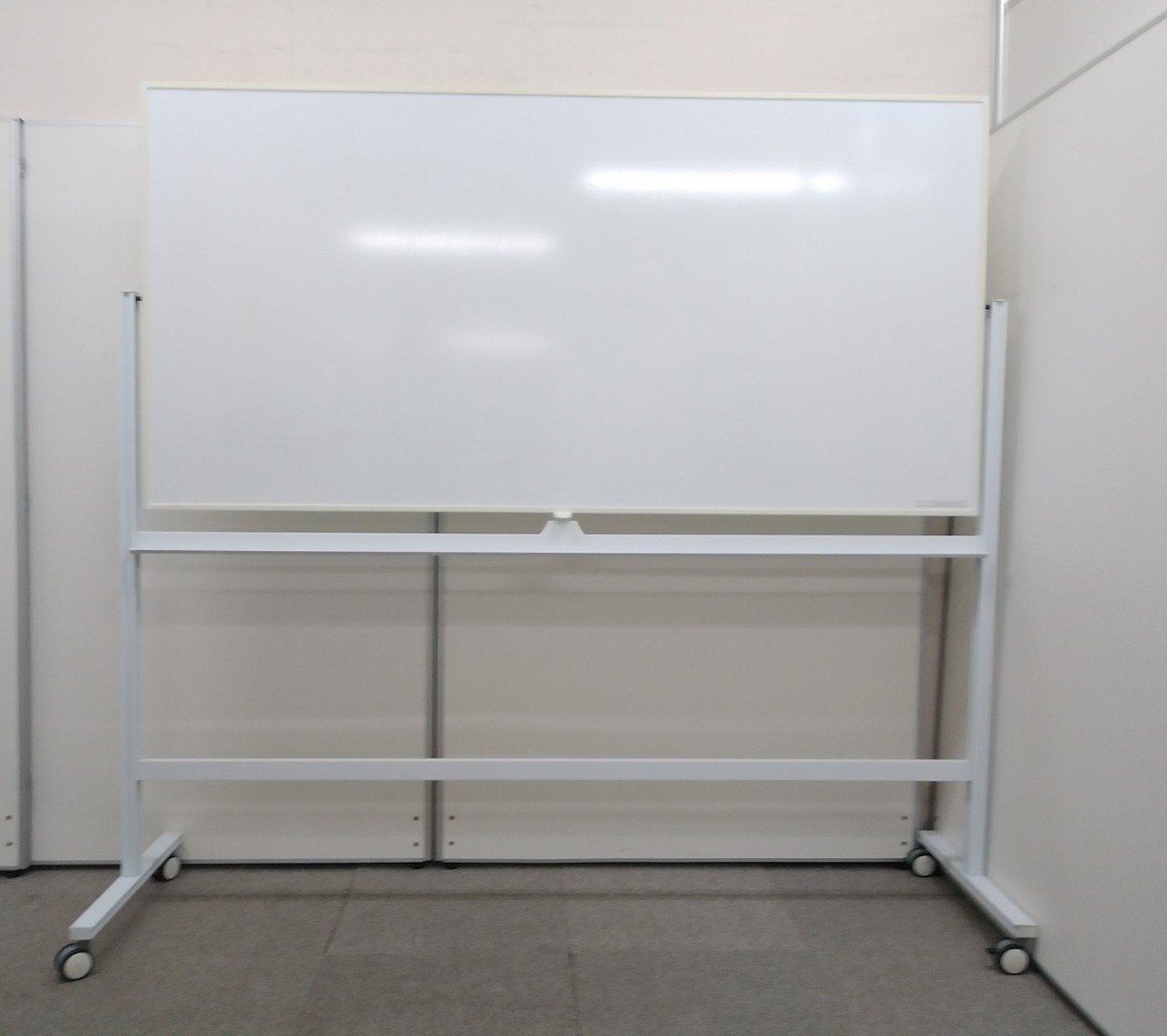 【使用感ありのため特別価格】片面脚付ホワイトボード【プロジェクター投影可能】
                        その他シリーズ
                                    中古
            