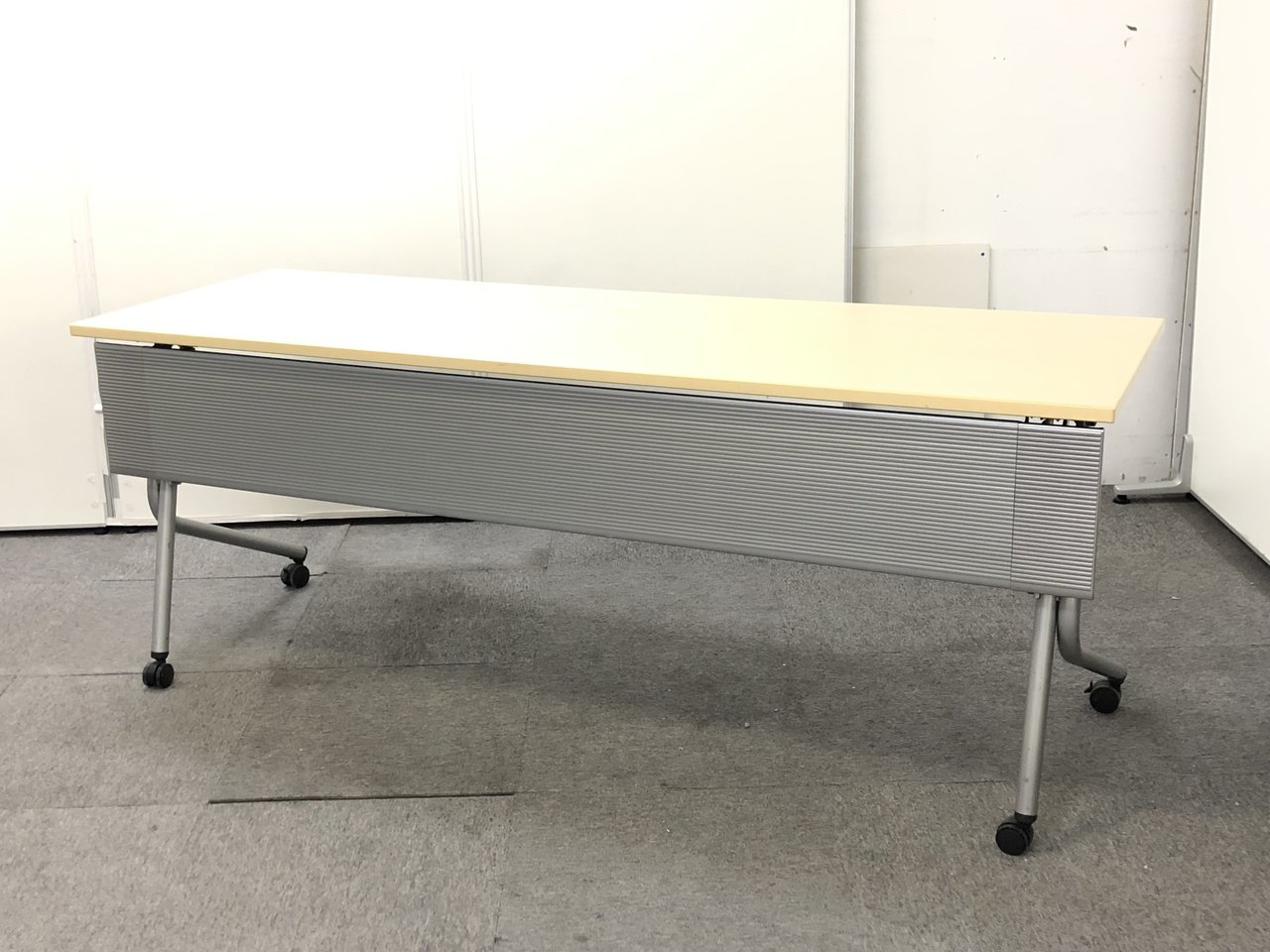 【1台限定】おつとめ品｜オカムラ｜キャスターゴム部分剝れあり！
                        その他シリーズ
                                    中古
            