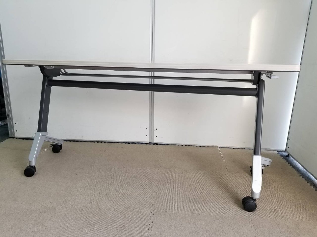 【使い勝手の良いサイズ】横幅1500mmで省スペースを応援します！コクヨ製/幕板無し【SPJ】
                        KT-620シリーズ 
                                    中古
            