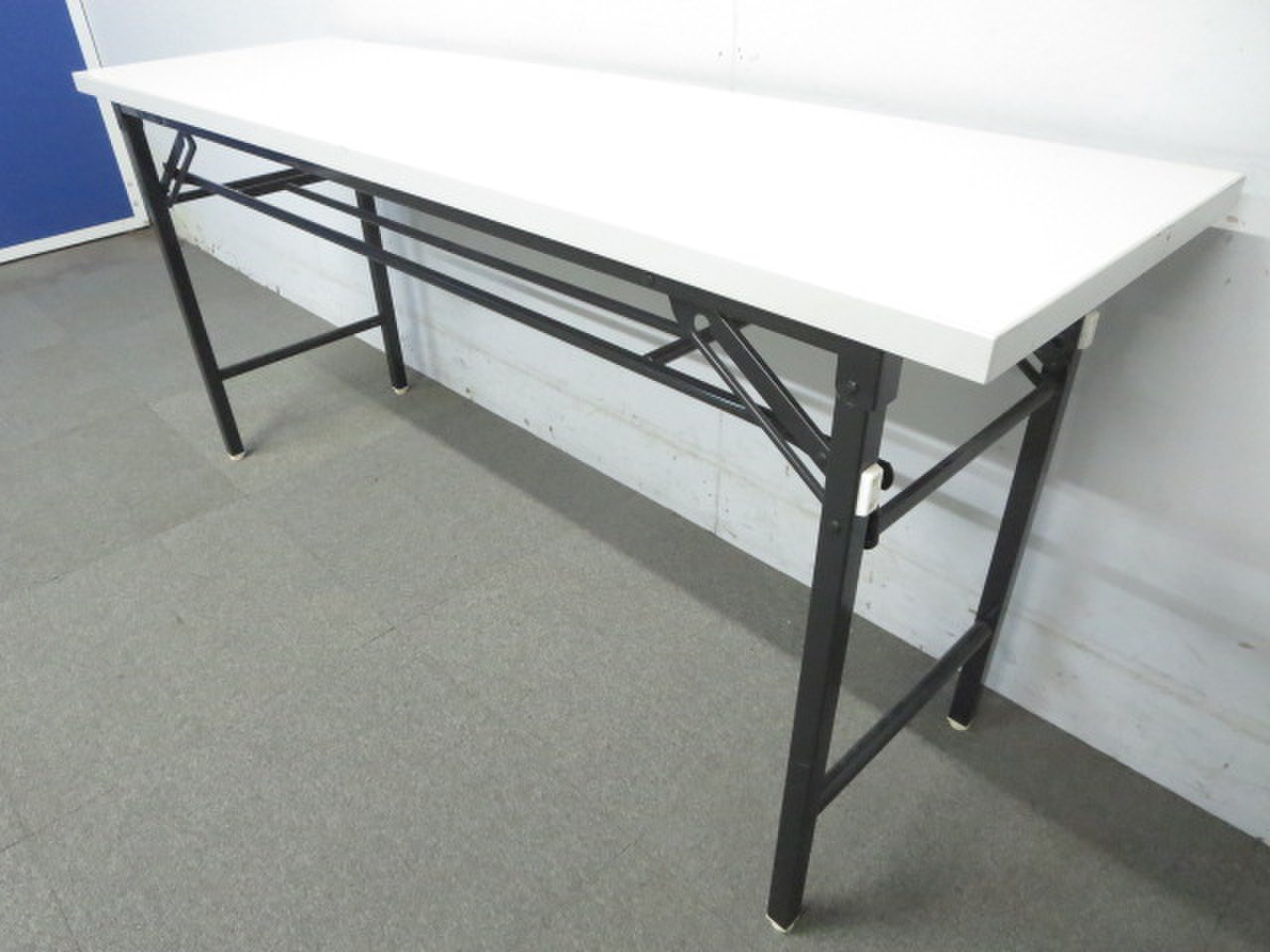 【便利に使える！】■折りたたみテーブル　W1500×450mm　ホワイト【作業台】
                        折りたたみテーブル
                                    中古
            