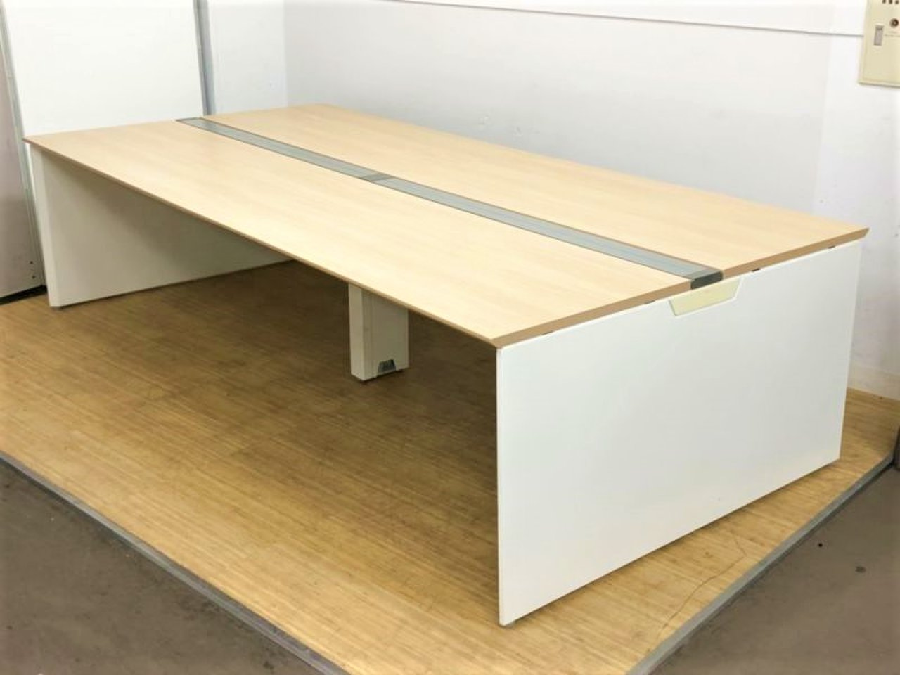 W4200幅(1人あたりW1400幅)のフリー アドレスデスク｜オカムラのキレイなナチュラル天板　オカムラ　フリーウェイ
                        プロユニットフリーウェイ 
                                    中古
            