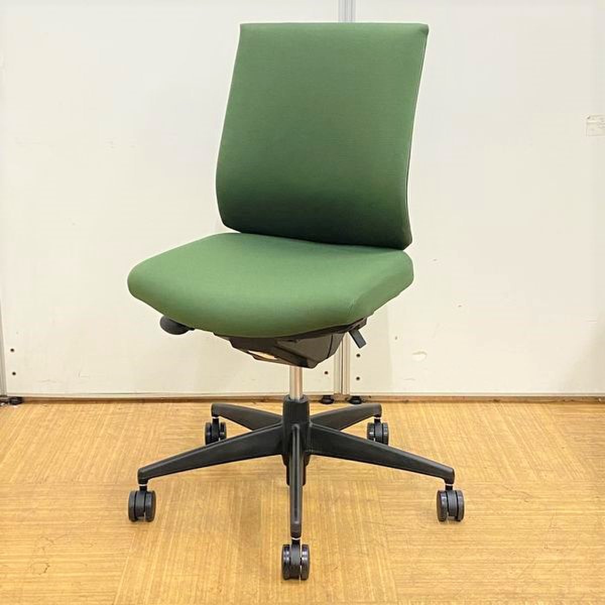 中古】ウィザード3 樹脂 CRS-G3620 F6 コクヨ/KOKUYO 肘無ローバック