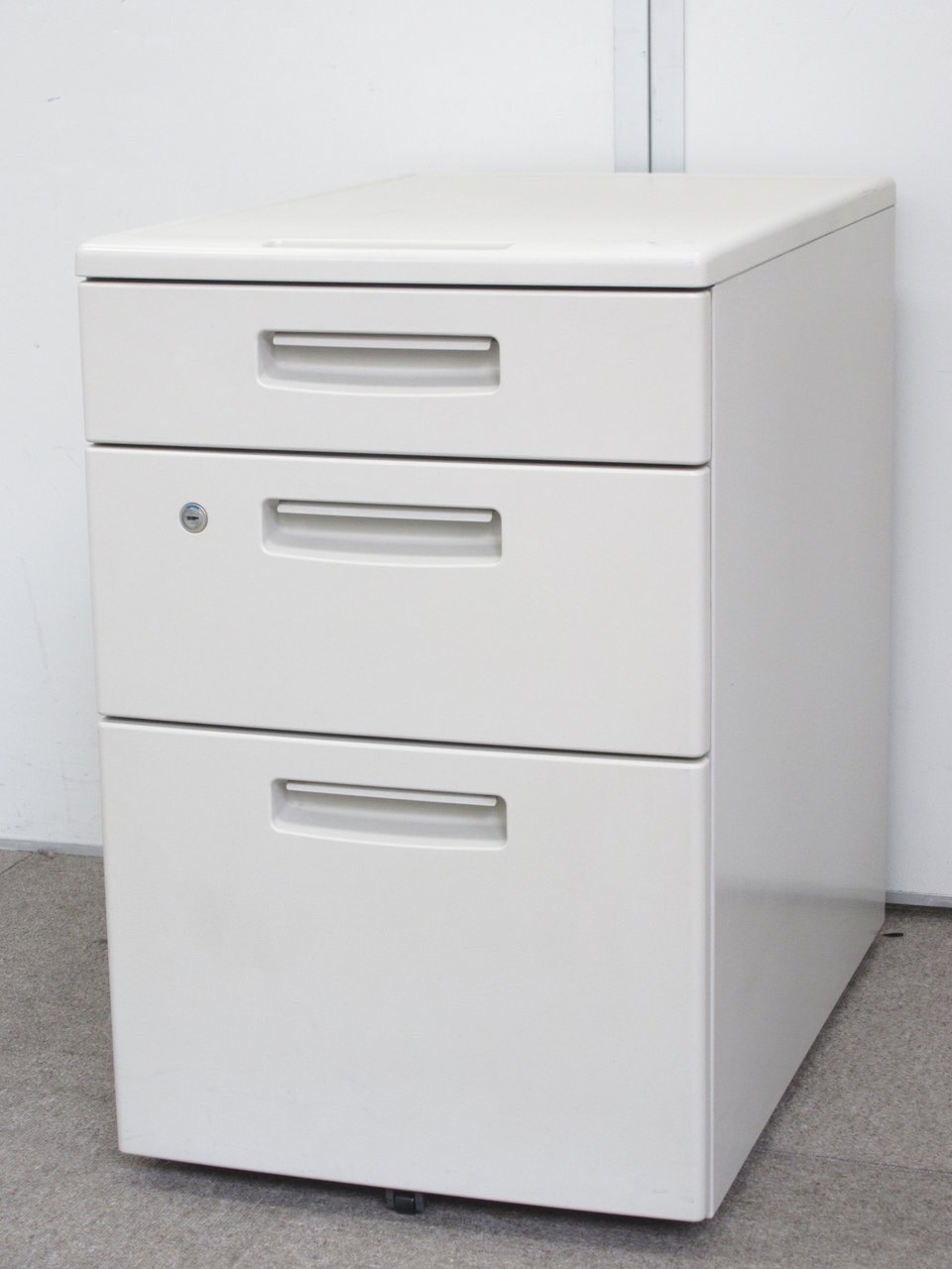 【良い品がまとめて揃う！】■コクヨ製　3段ワゴン　ホワイト【デスク収納の必需品！】
                        BS
                                    中古
            