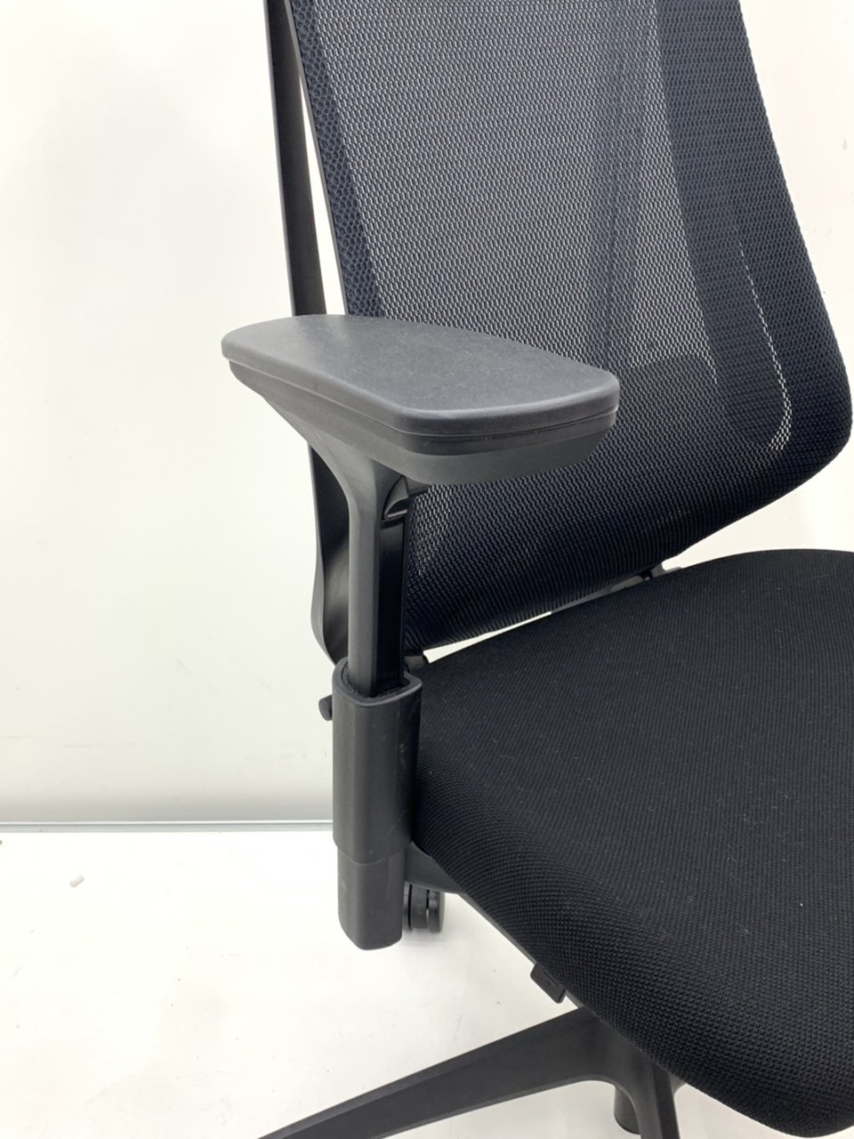 中古】デュオラ クッション コクヨ/KOKUYO 肘付ハイバックチェア 中古】デュオラ クッション コクヨ/KOKUYO 肘付ハイバックチェア
