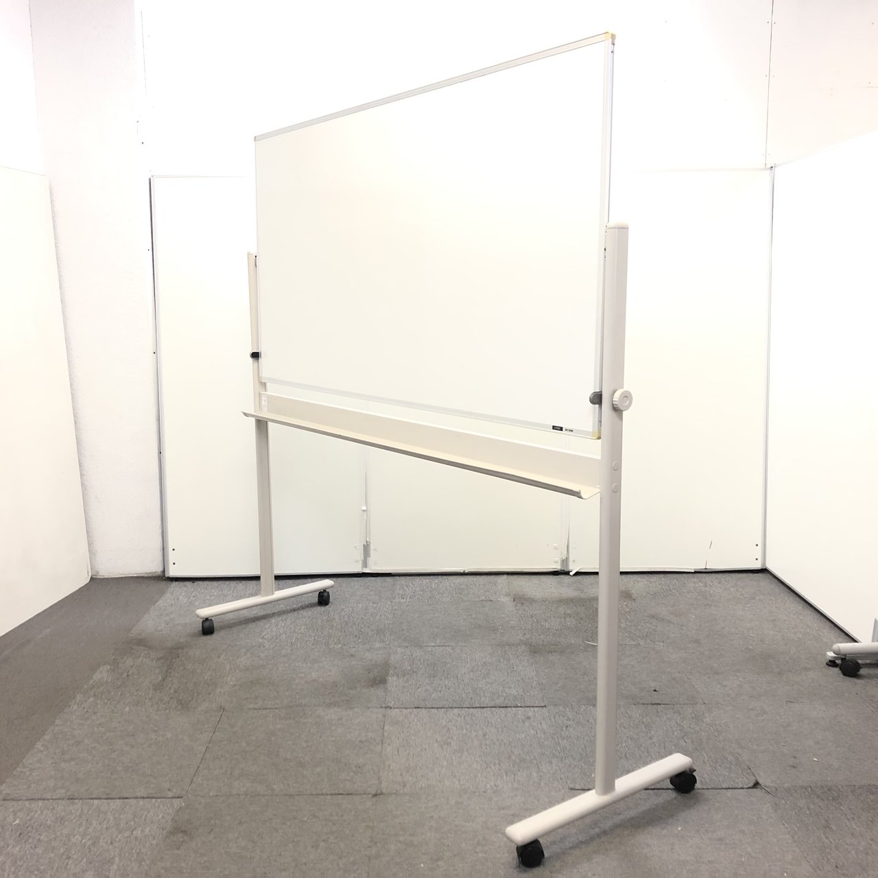 【自立するホワイトボード】両面に書き込むことのできる優れものです！！【関西在庫数ナンバーワン・尼崎店】
                        その他シリーズ
                                    中古
            