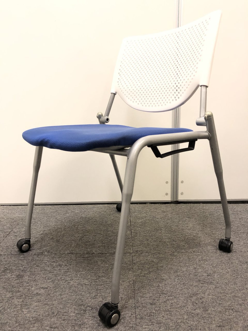 【21脚入荷】スタッキングチェア(キャスター付き)｜オカムラ(okamura)｜プロスタック｜ブルー/ホワイト｜ミーティング・研修に
                        プロスタック 
                                    中古
            