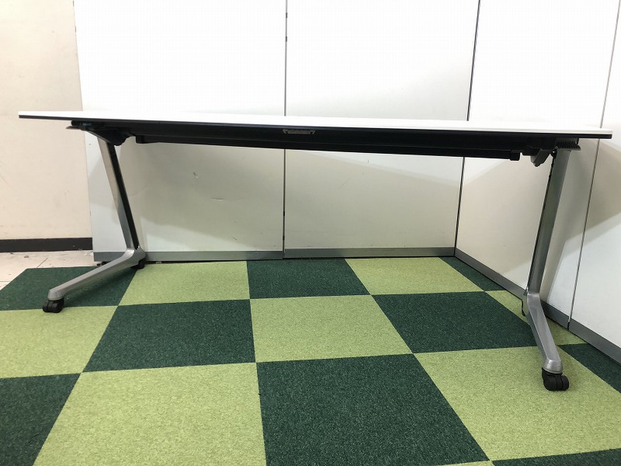 【2台入荷！！】オカムラ製のサイドスタックテーブル！！キャスター付きで移動もできます！【関西在庫数ナンバーワン・尼崎店】
                        インターアクトPRO 
                                    中古
            