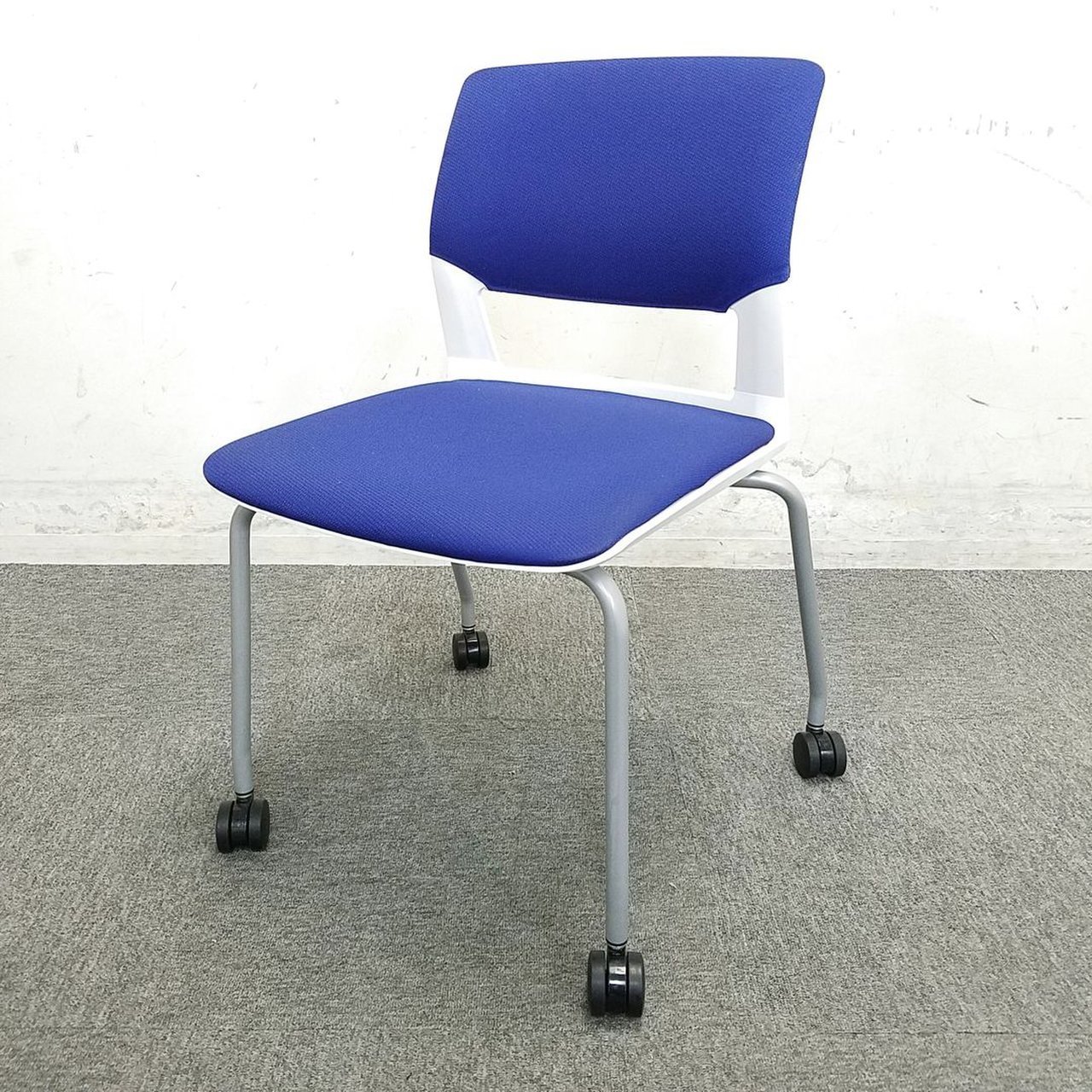 【3月納品までのお値打ち品】【※まとめ買いキャンペーン適用外】【堺店大量入荷商品！！】お洒落なスタッキングチェア大量入荷！！ミーティングや商談スペースにオススメです！！中古 オフィス 家具  リサイクル
                        160シリーズ 
                                    中古
            