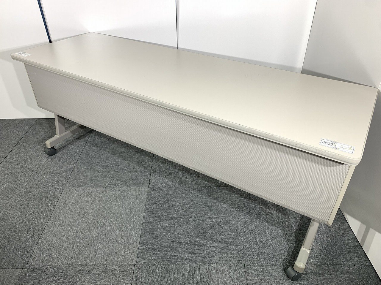 サイドスタックテーブル　コクヨ　ＫＯＫＵＹＯ　幕板付　グレー　ＮＧ
                        その他シリーズ
                                    中古
            