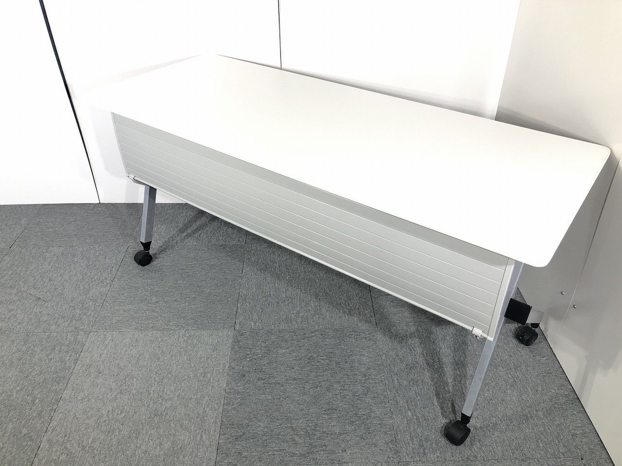 イトーキ製　W1500　サイドスタックテーブル　ホワイトカラー！！【関西倉庫在庫】
                        その他シリーズ
                                    中古
            