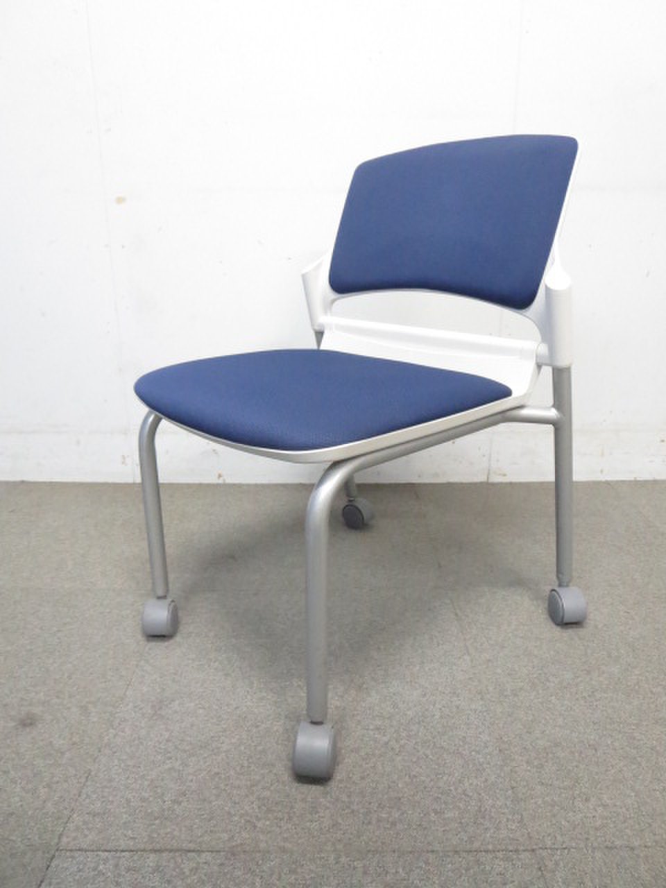 【美品】会議の必需品/内田洋行/MF-180C/ブルー/スタッキングチェア/キャスター付
                        MF-180シリーズ 
                                    中古
            