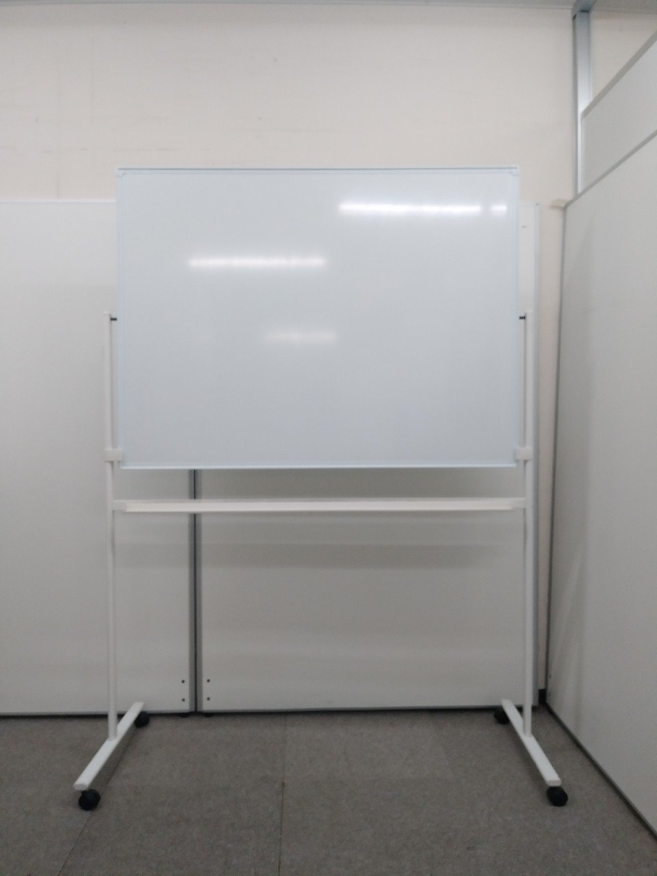 【即日持ち帰り可能】両面脚付ホワイトボード【省スペース】
                        その他シリーズ
                                    中古
            