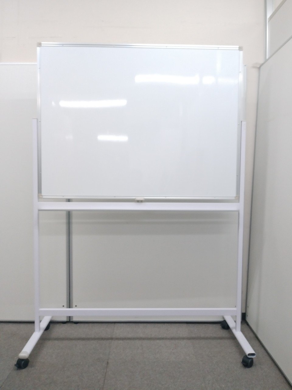 両面脚付ホワイトボード【安心のストッパー付き】【簡単操作】
                        その他シリーズ
                                    中古
            