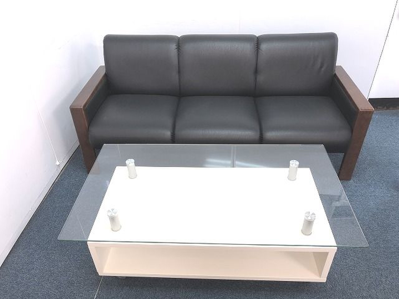 【3人用ソファーとガラステーブルのセット商品です！！】
                        その他シリーズ
                                    中古
            