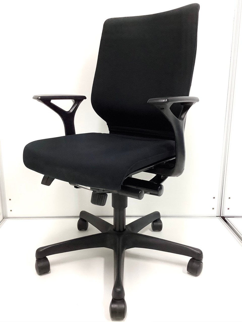 おつとめ品／使用感が強い為、特別価格にて／50％OFF　◆Okamura／オカムラ　◇navio／ナビオ
                        ナビオ 
                                    中古
            