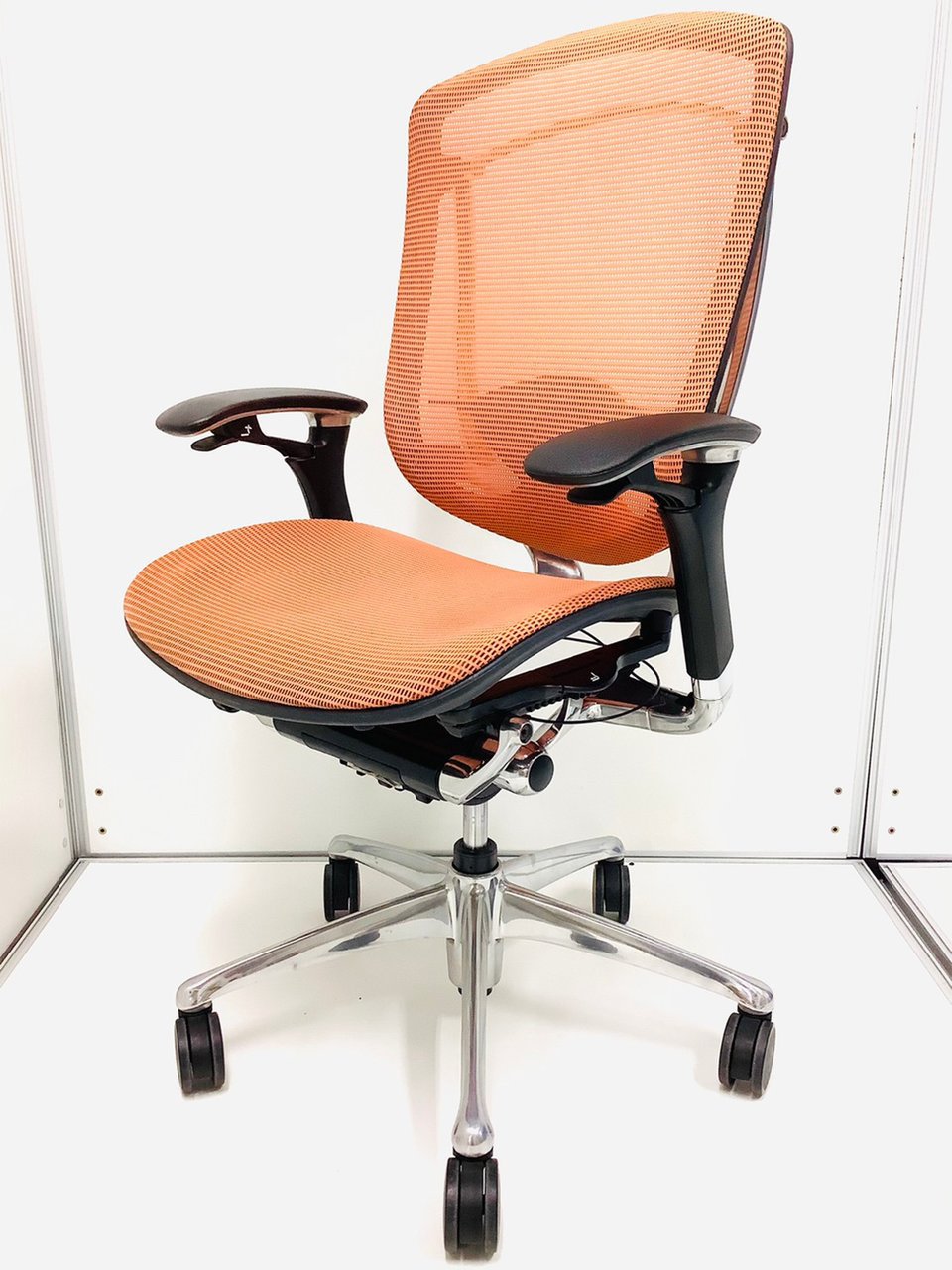 【メッシュチェアの最高峰！】■オカムラ製　コンテッサチェア　オレンジ　アジャストアーム付【背座メッシュ】【ポリッシュフレーム】【ハイグレード】
                        コンテッサ 
                                    中古
            