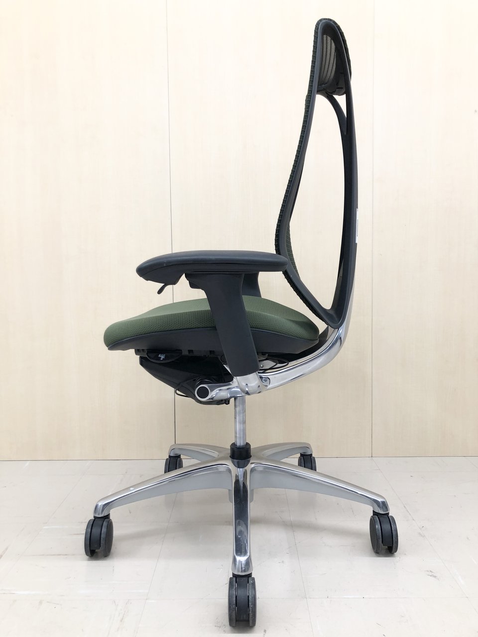 【中古】 サブリナ オカムラ/okamura 肘付ハイバックチェア 中古】サブリナ オカムラ/okamura 肘付ハイバックチェア 306472