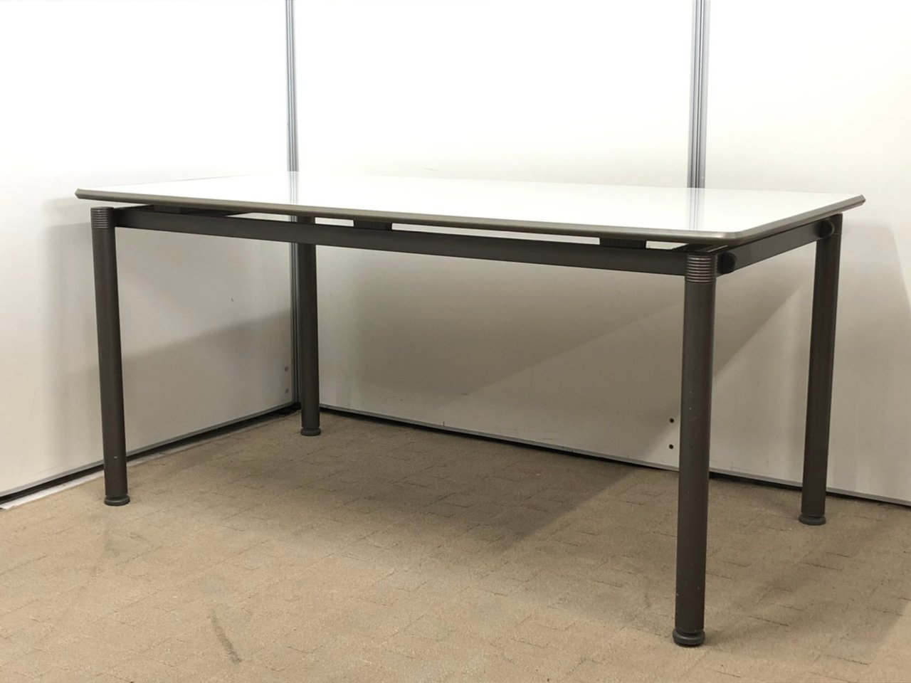 【折り畳みテーブル】幅1.5ｍ！破格の大きさ！【レア商品】
                        その他シリーズ
                                    中古
            