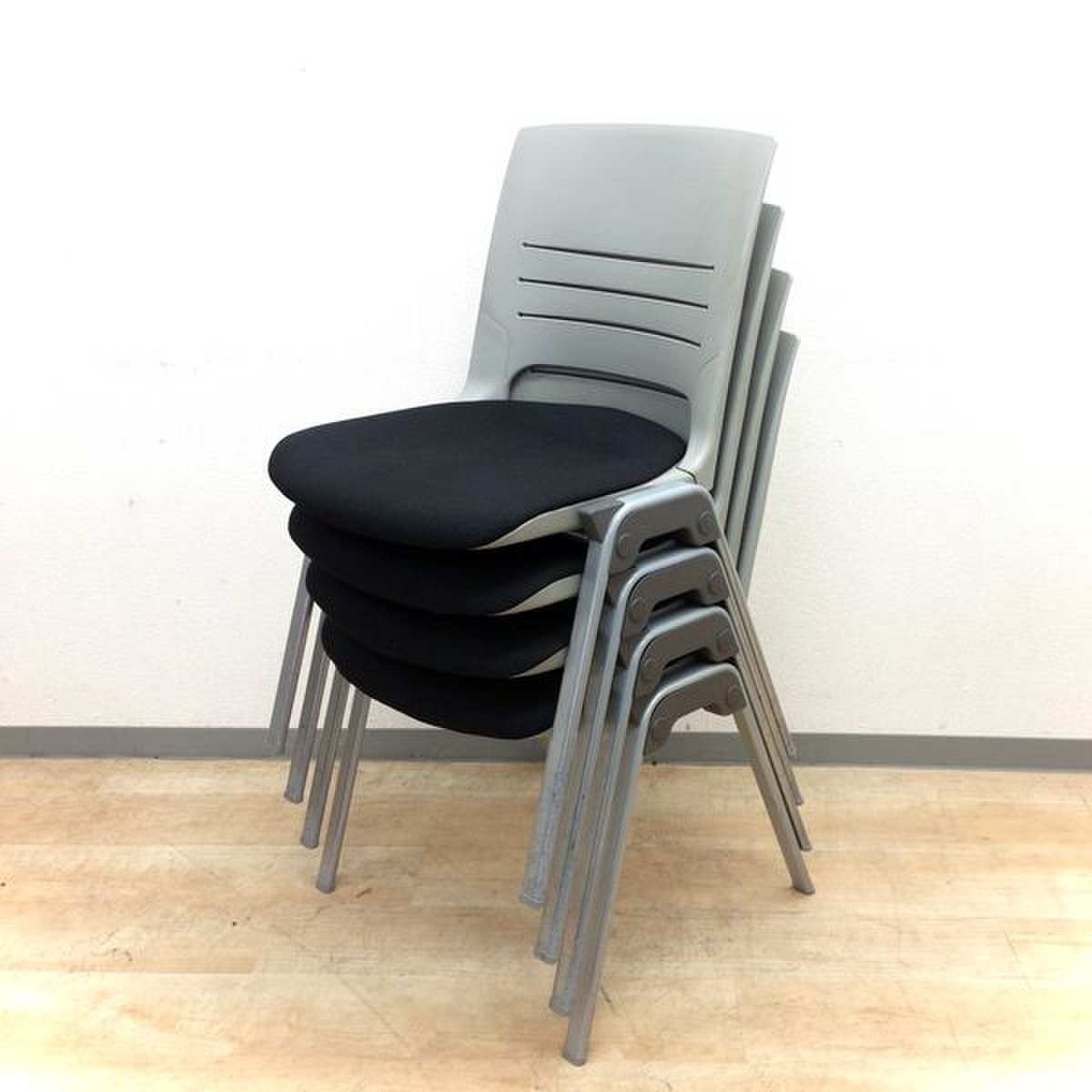 4脚セットお買い得！会議室に必須クラスのミーティングチェア（スタッキング）★
                        エレナ 
                                    中古
            